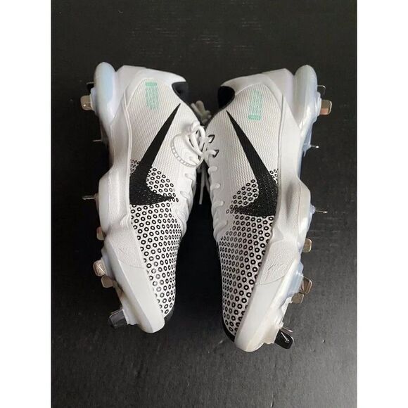 Athletic_Shoes
